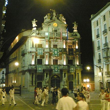 Calle Ansoleaga A 100 Mts Del Ayuntamiento Pamplona Luaran gambar