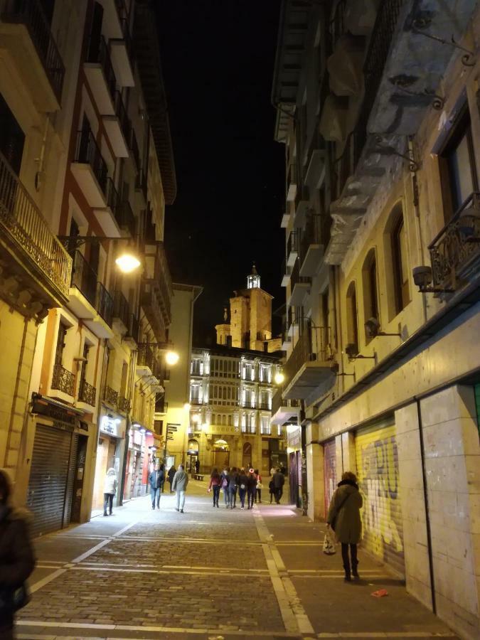 Calle Ansoleaga A 100 Mts Del Ayuntamiento Pamplona Luaran gambar